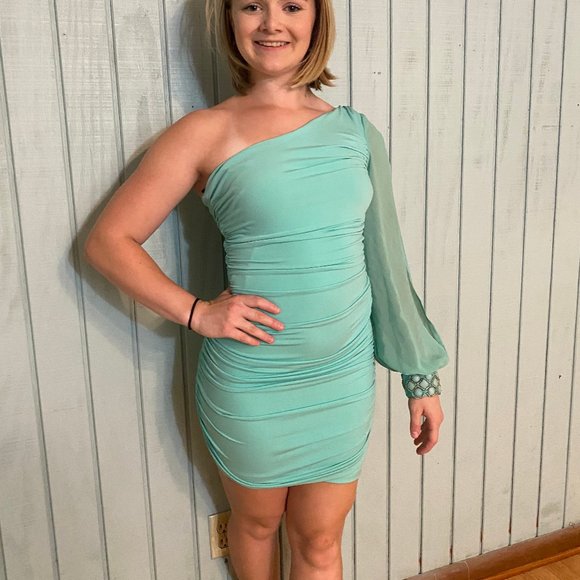 Aqua homecoming dress - Picture 1 of 3